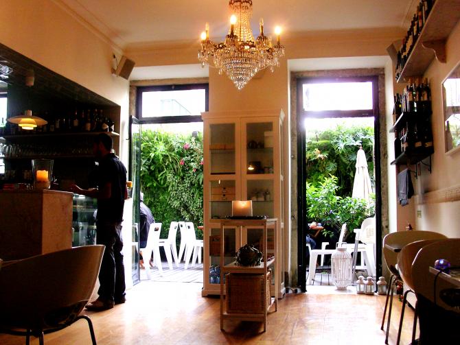 ROYALE CAFÉ © Sancha Trindade